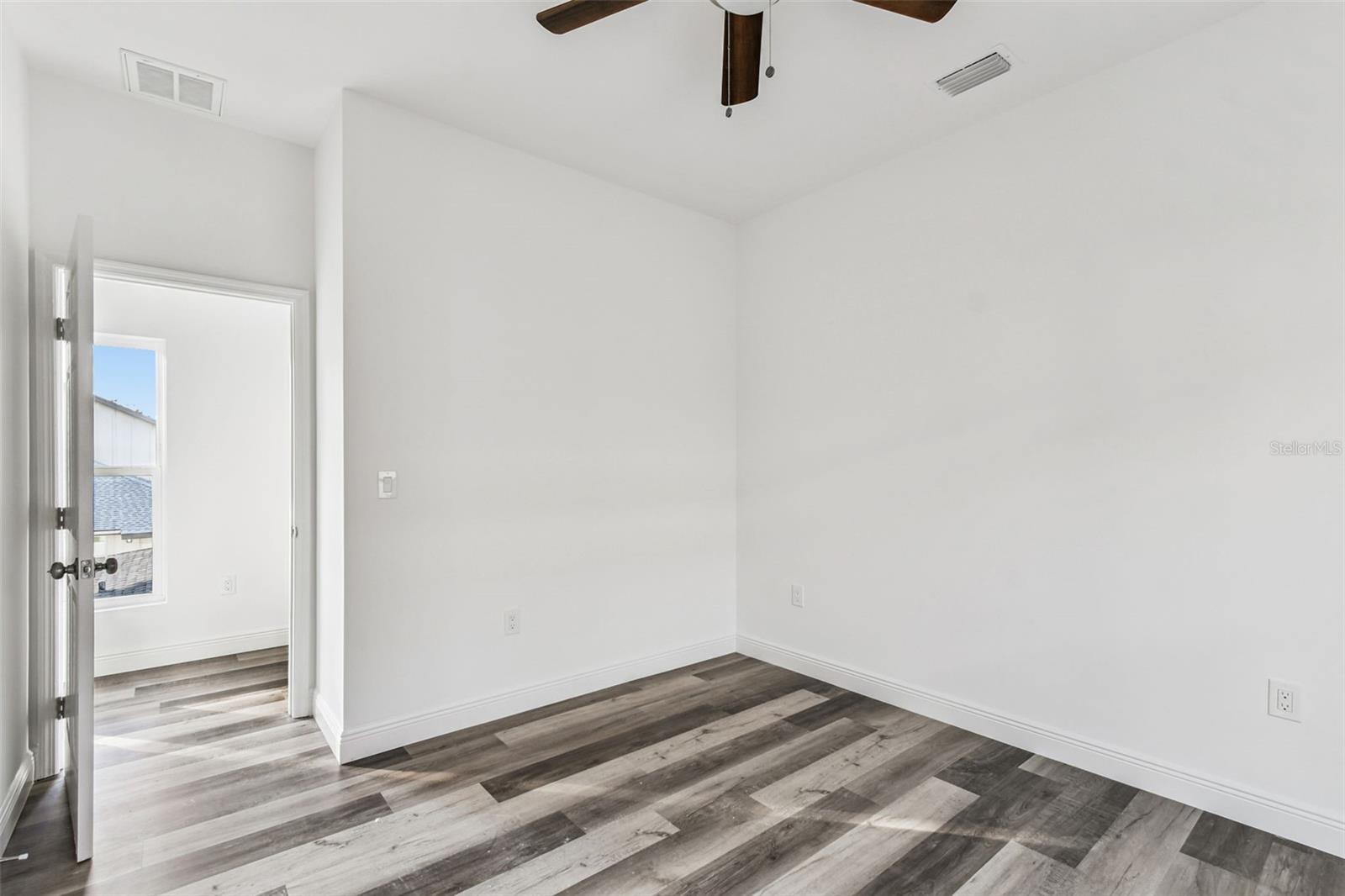 2313 E COLUMBUS DR — photo 38