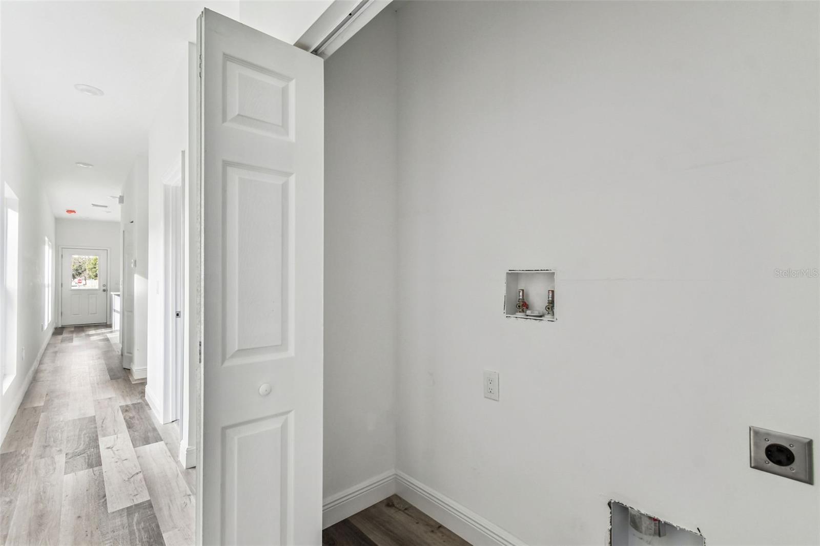 2313 E COLUMBUS DR — photo 16