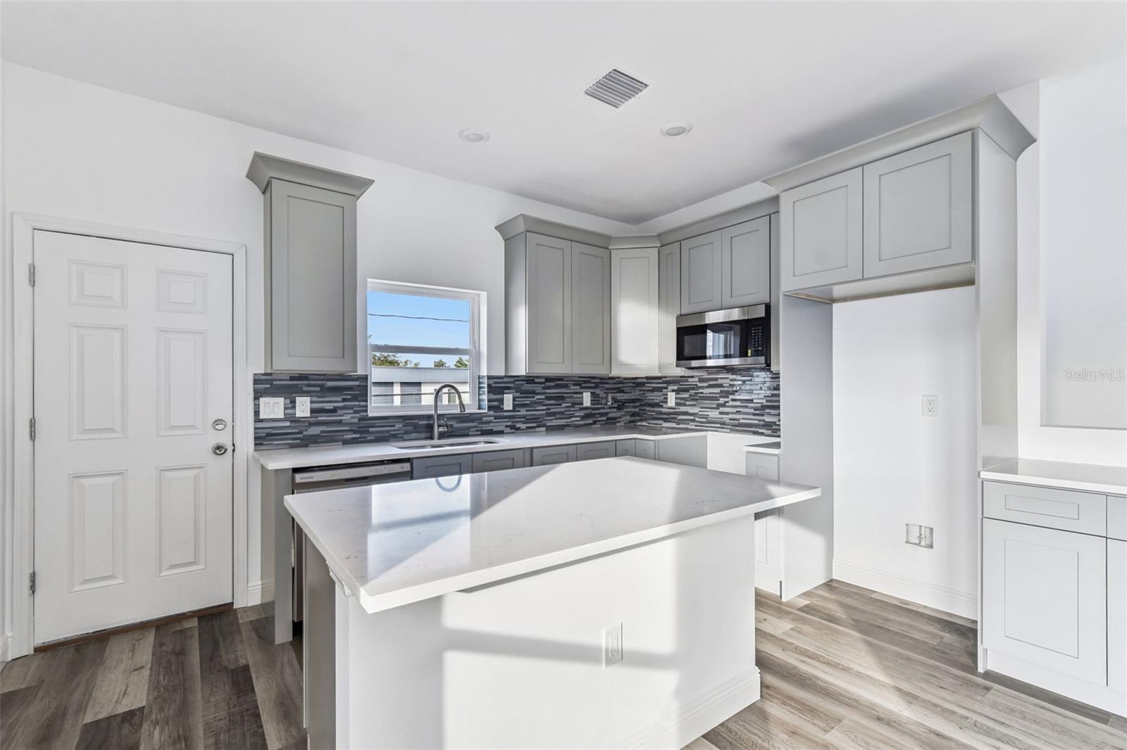 2313 E COLUMBUS DR — photo 53