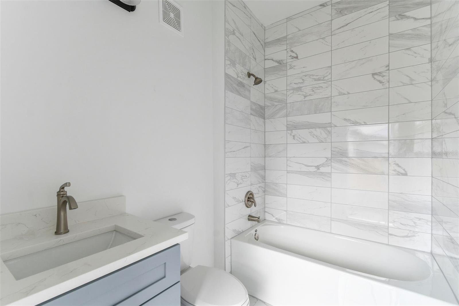 2313 E COLUMBUS DR — photo 11
