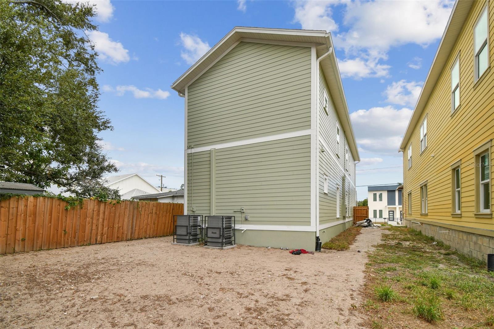 2313 E COLUMBUS DR — photo 59