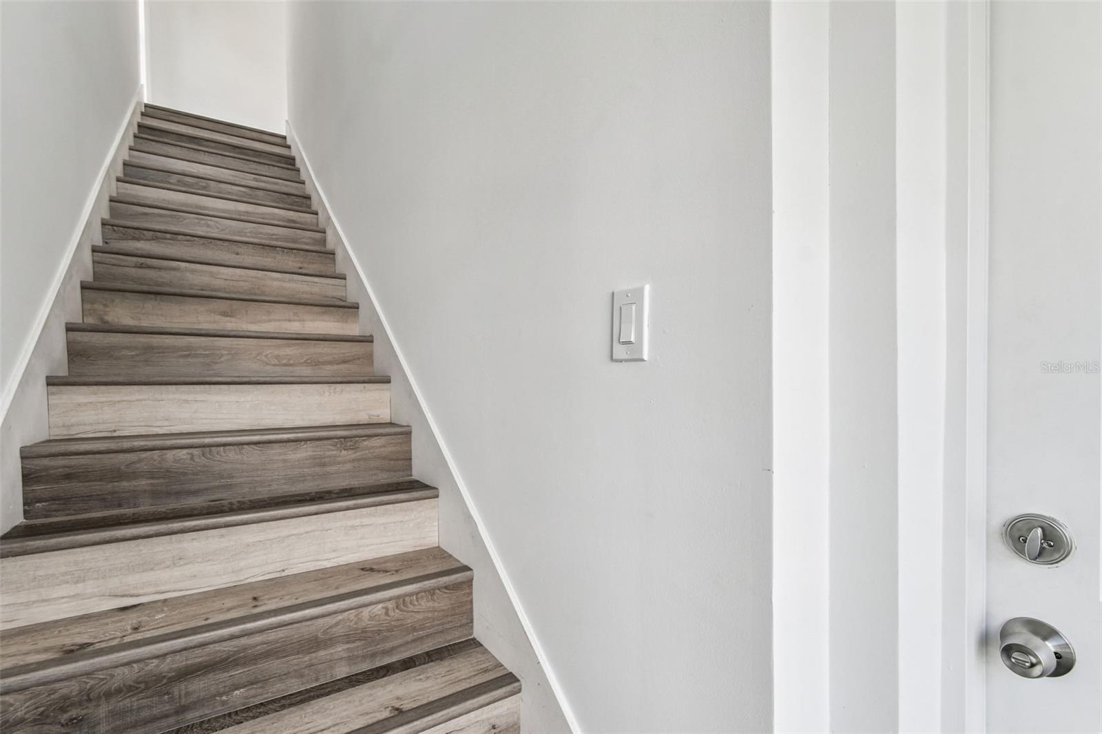2313 E COLUMBUS DR — photo 31