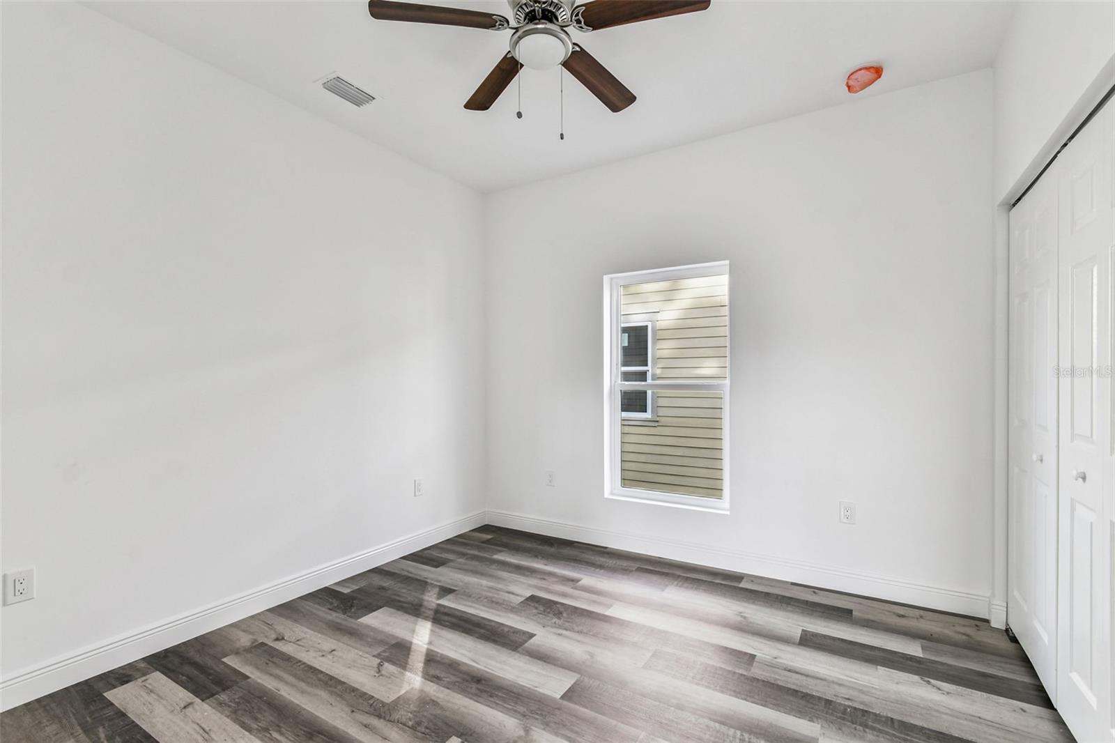 2313 E COLUMBUS DR — photo 37