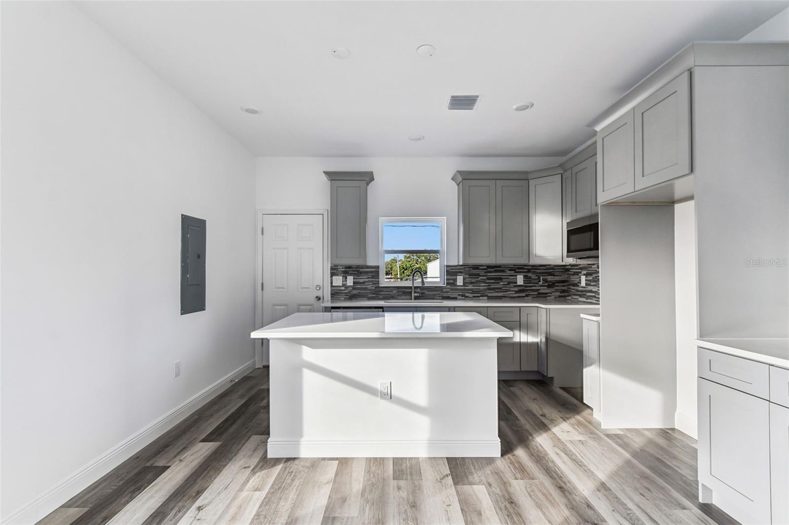 2313 E COLUMBUS DR — photo 52