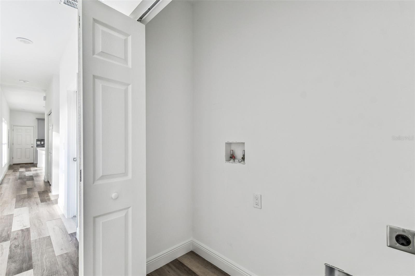 2313 E COLUMBUS DR — photo 44