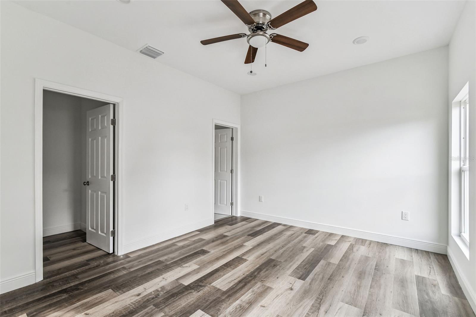 2313 E COLUMBUS DR — photo 17