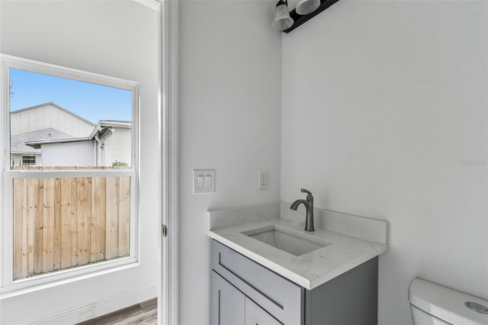 2313 E COLUMBUS DR — photo 13