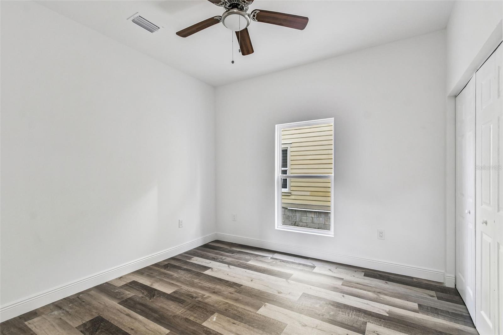 2313 E COLUMBUS DR — photo 9