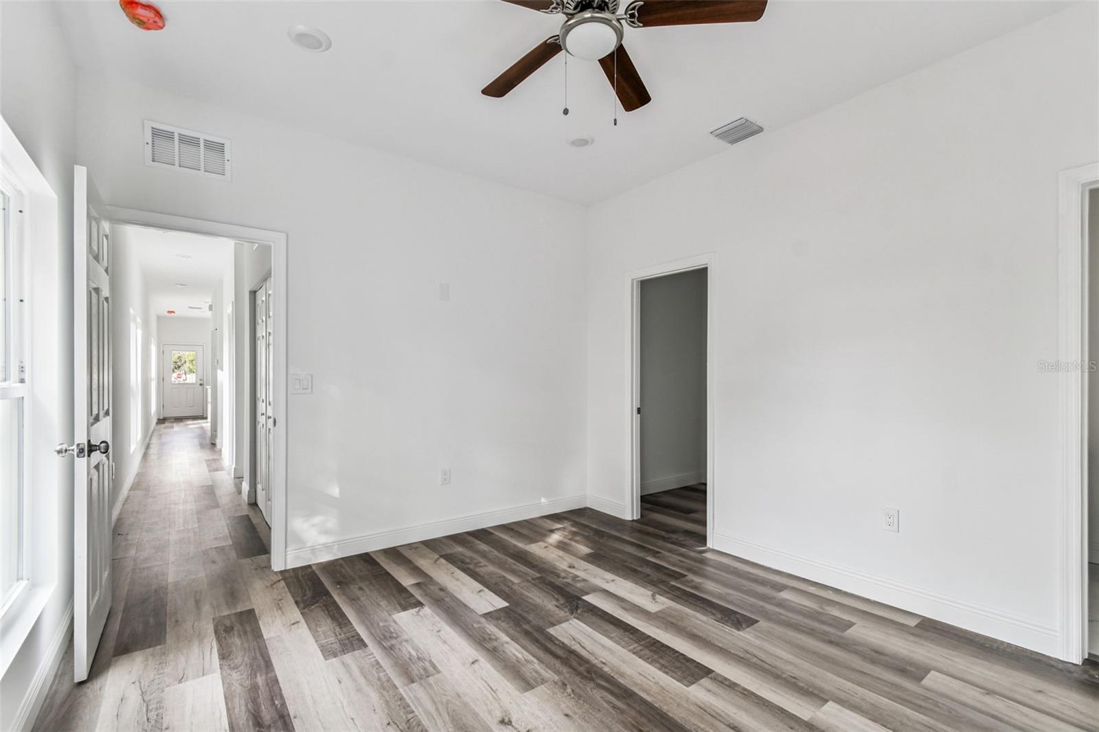 2313 E COLUMBUS DR — photo 18