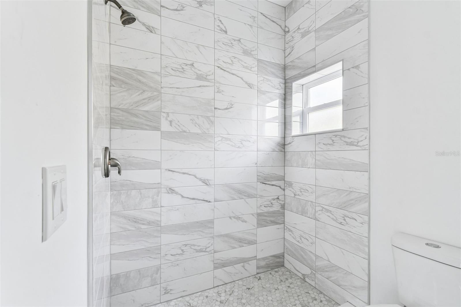 2313 E COLUMBUS DR — photo 49