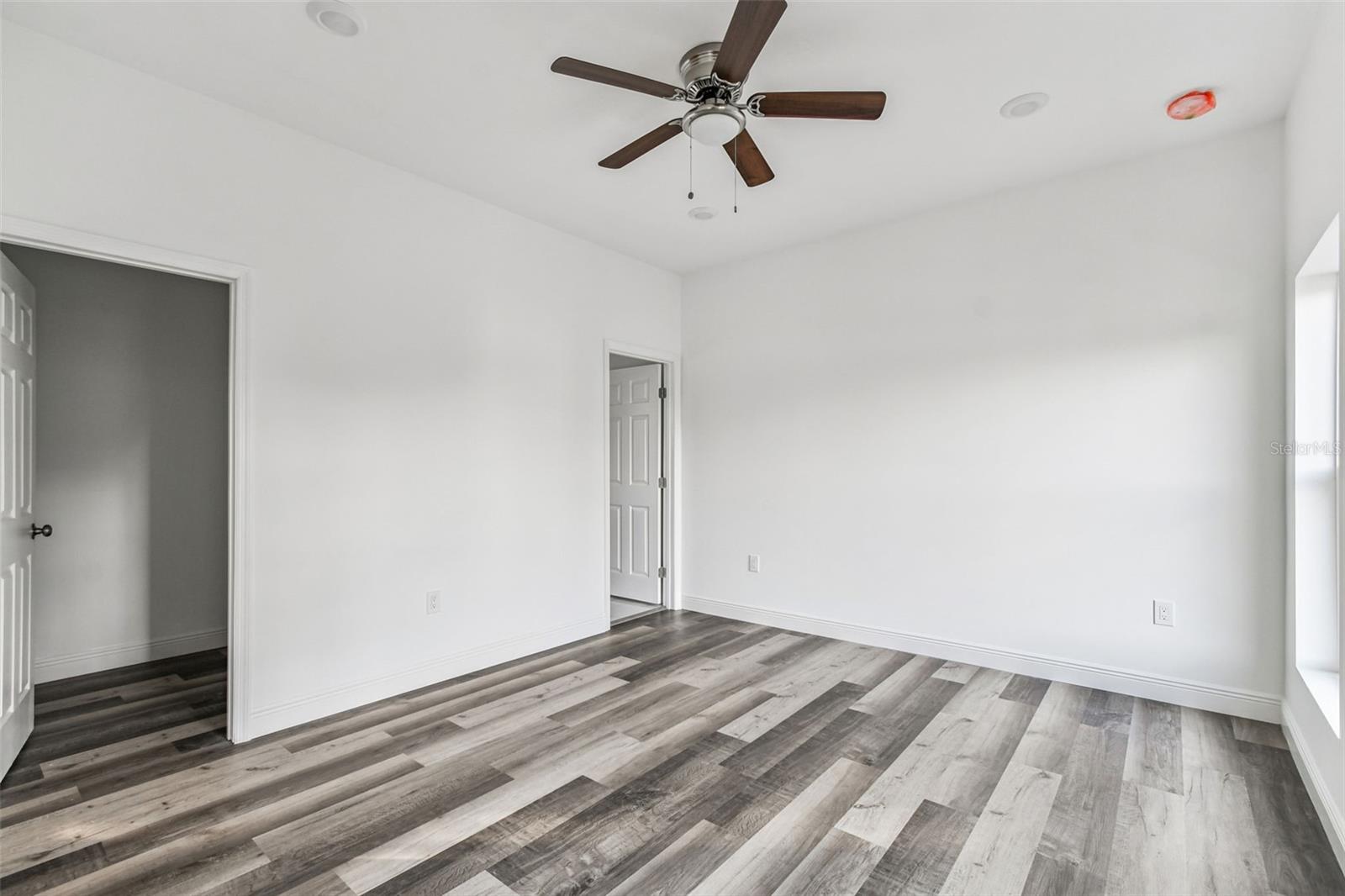 2313 E COLUMBUS DR — photo 45