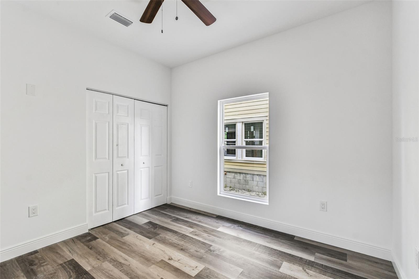 2313 E COLUMBUS DR — photo 15