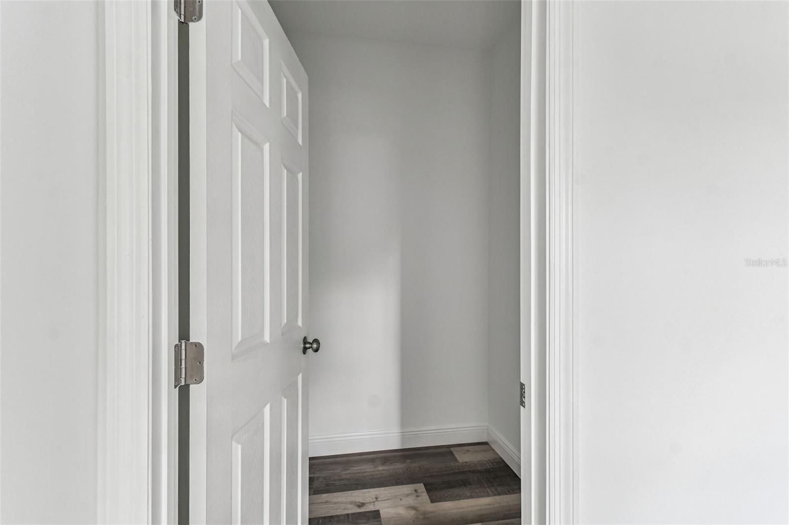 2313 E COLUMBUS DR — photo 47