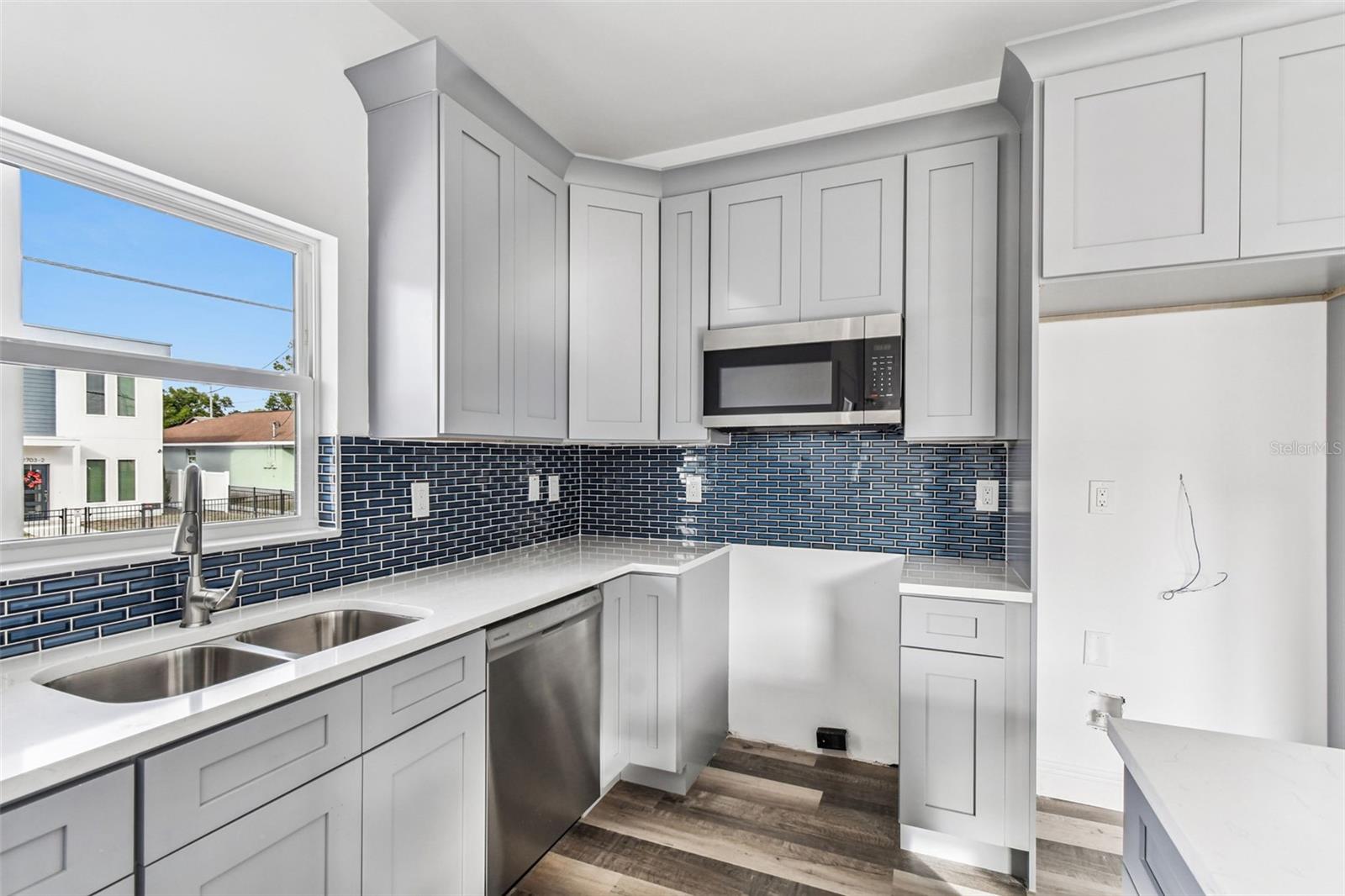 2313 E COLUMBUS DR — photo 26