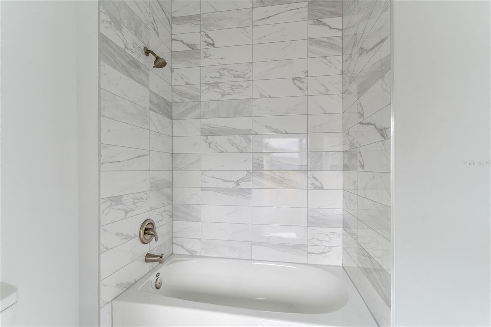 2313 E COLUMBUS DR — photo 12