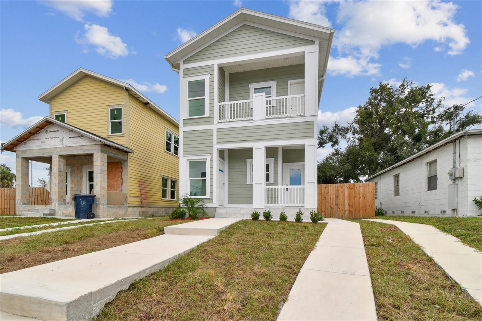2313 E COLUMBUS DR — photo 2