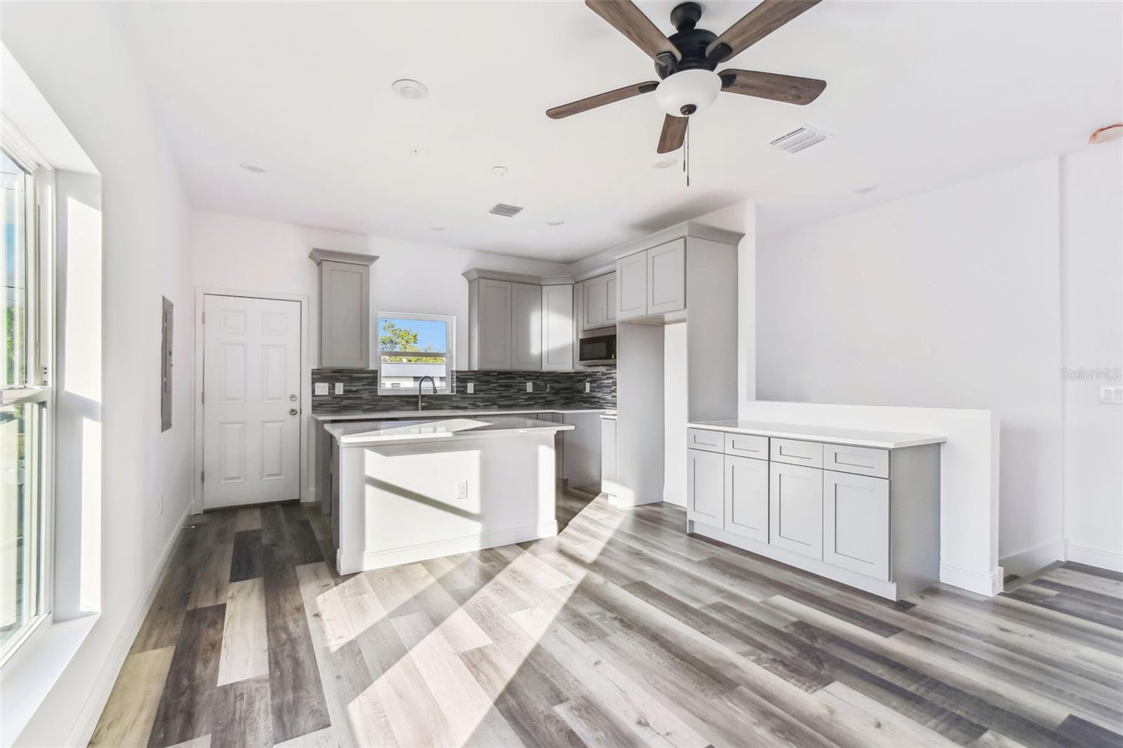 2313 E COLUMBUS DR — photo 33