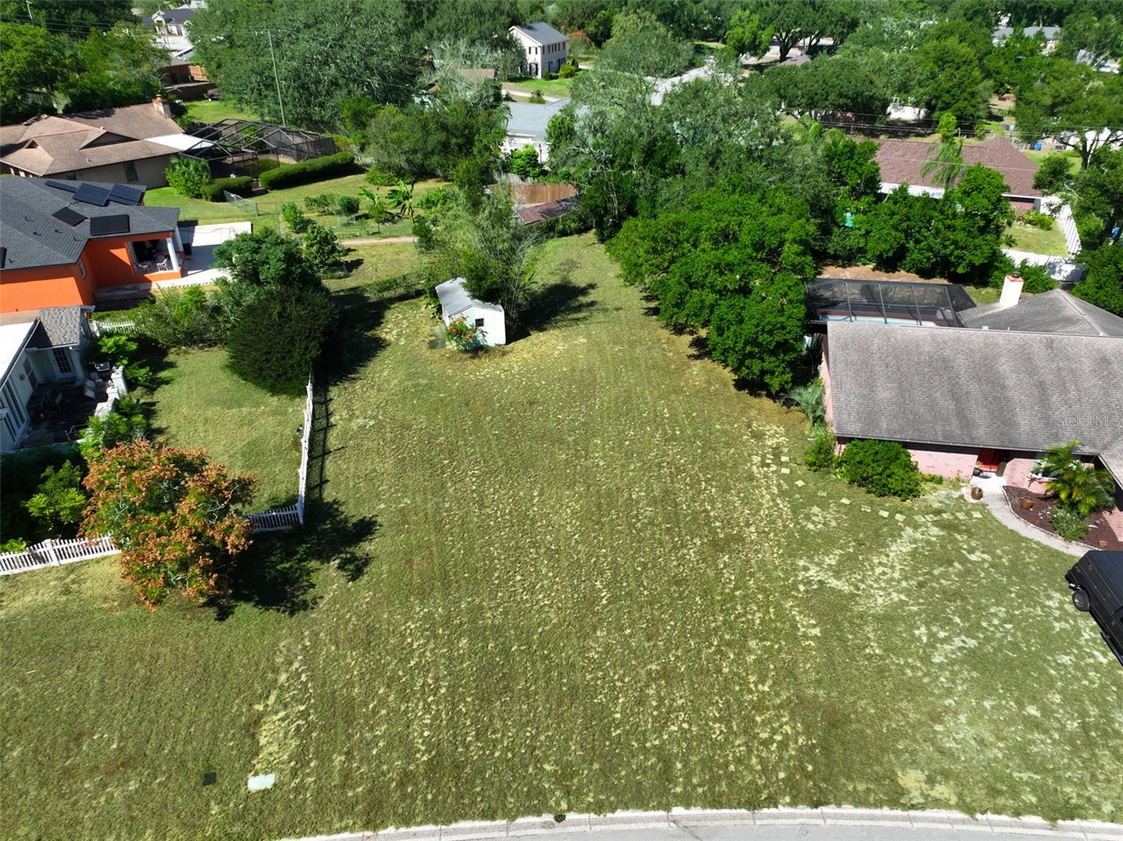 1114 CLASSIC DR — photo 2