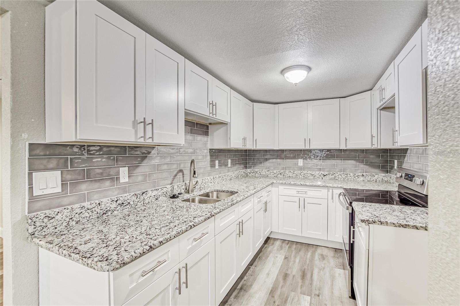 5320 CHERRY AVE — photo 4