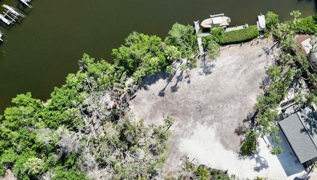 7233 MIDNIGHT PASS RD — photo 8