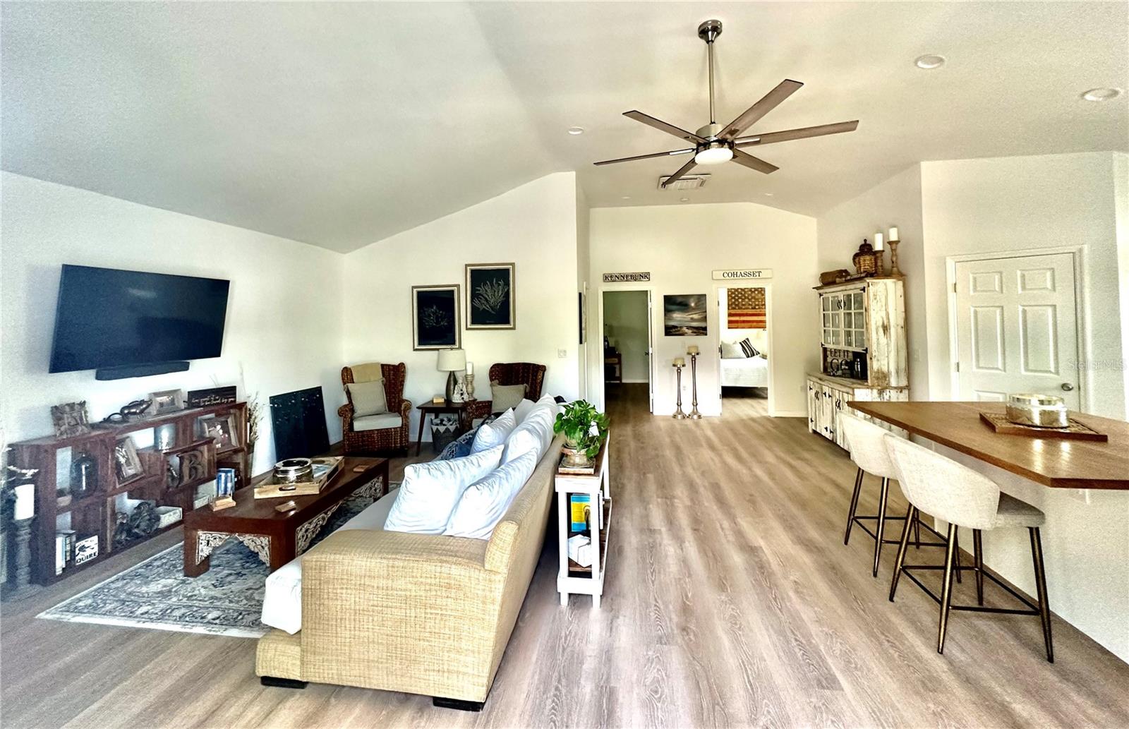 7233 MIDNIGHT PASS RD — photo 4