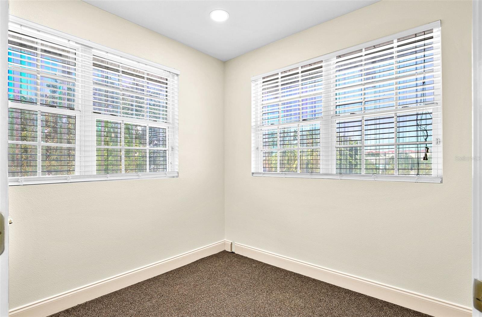525 8TH ST W — photo 56