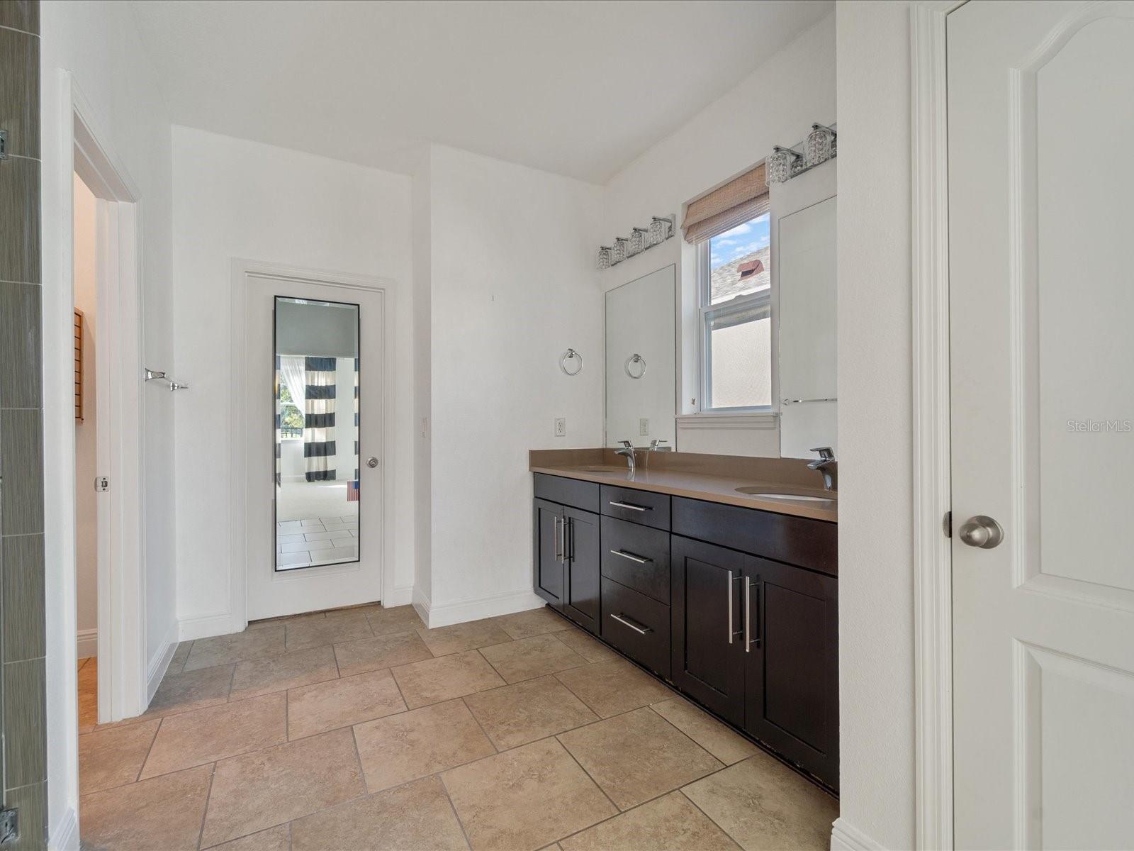 805 MOLLY — photo 17