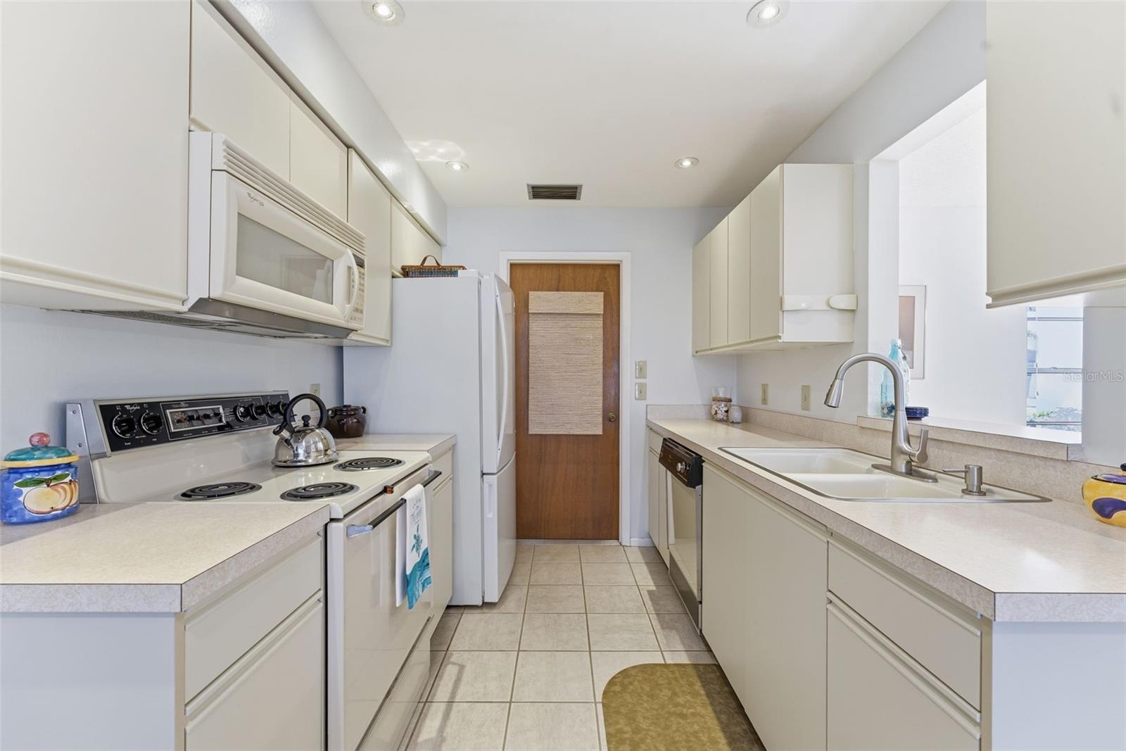 605 APPLE LN — photo 6