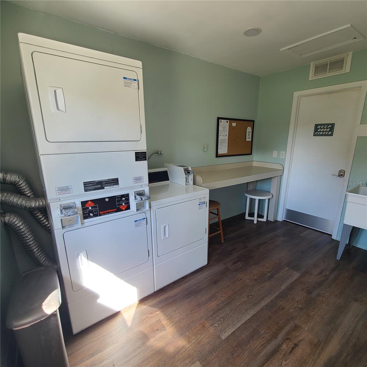 220 BUTTONWOOD CIR #220 — photo 57