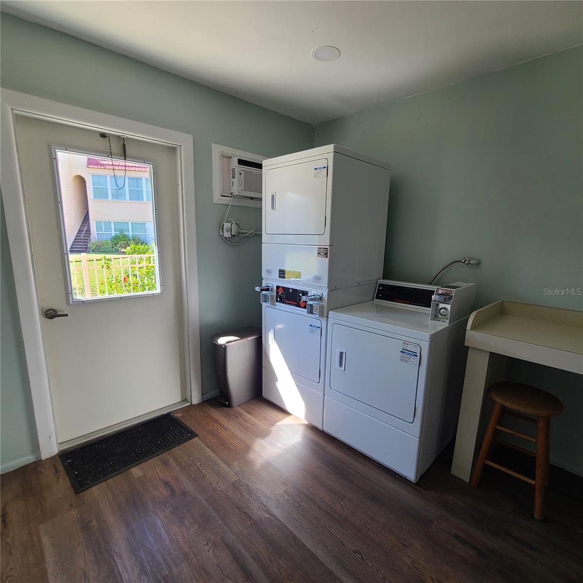 220 BUTTONWOOD CIR #220 — photo 56