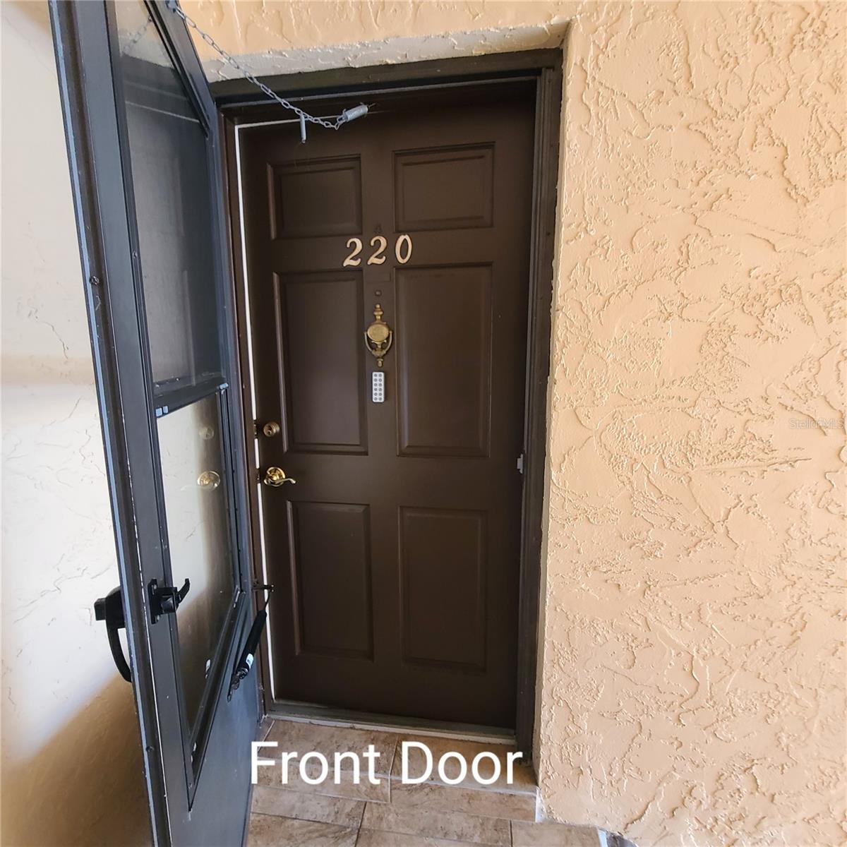 220 BUTTONWOOD CIR #220 — photo 3