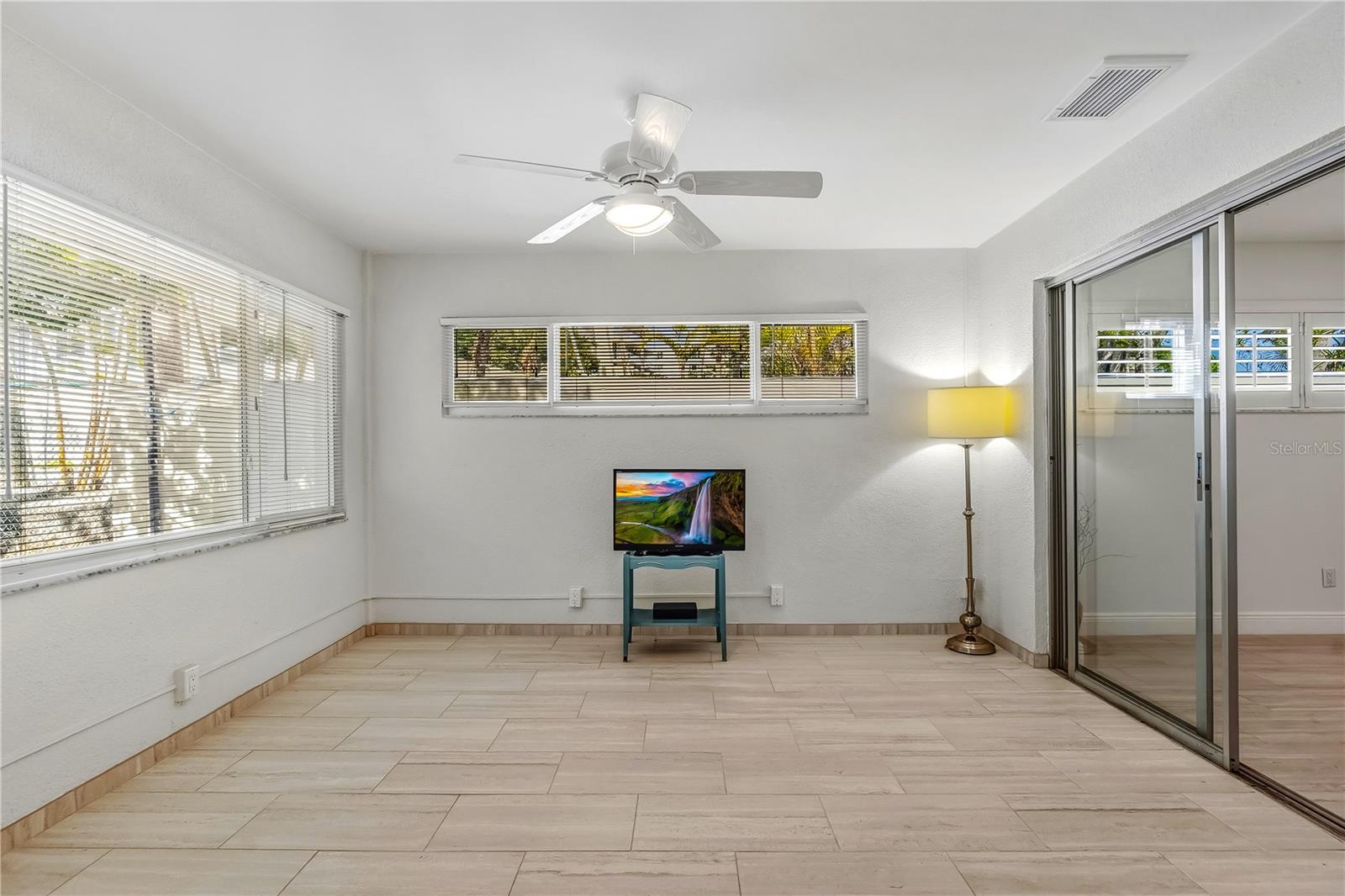 1900 BENJAMIN FRANKLIN DR #V12 — photo 27