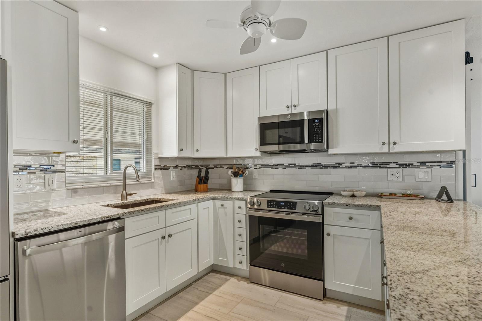 1900 BENJAMIN FRANKLIN DR #V12 — photo 25