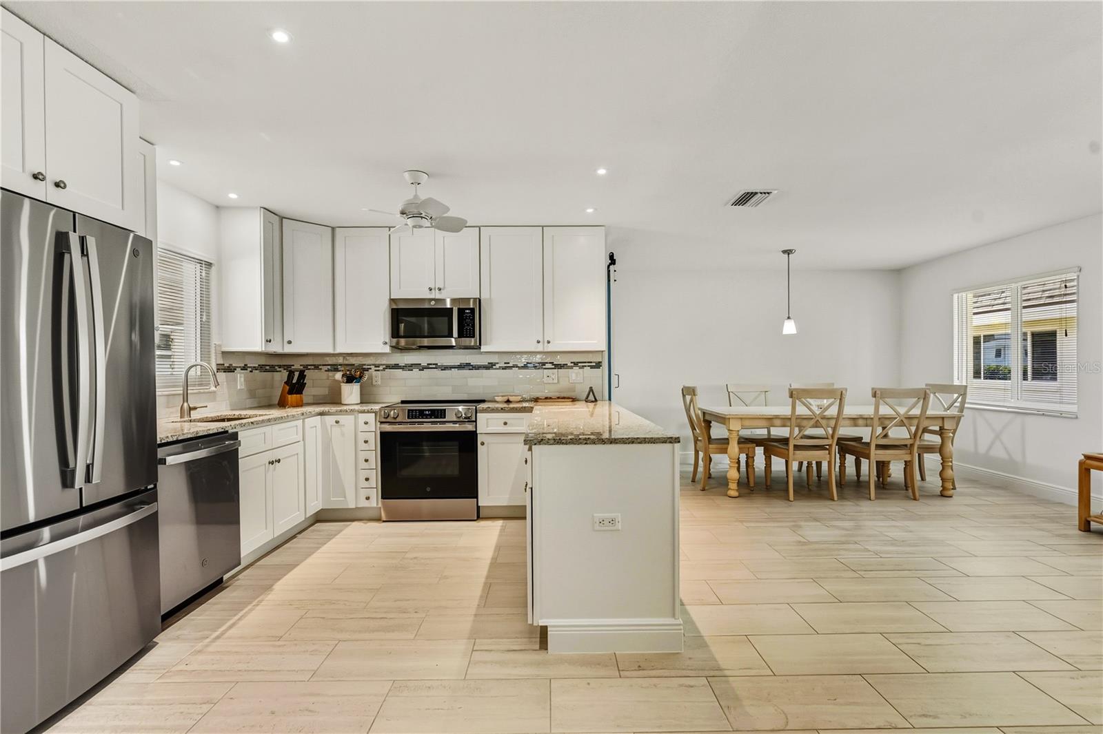 1900 BENJAMIN FRANKLIN DR #V12 — photo 23