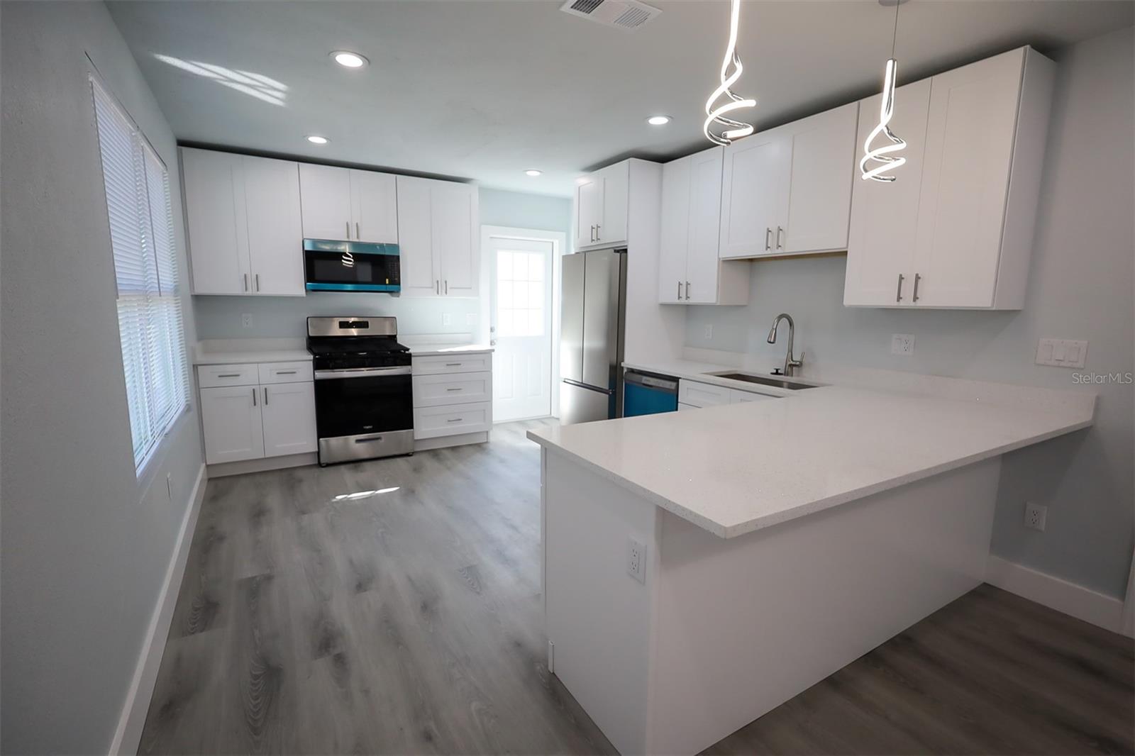 807 E NORFOLK ST — photo 10