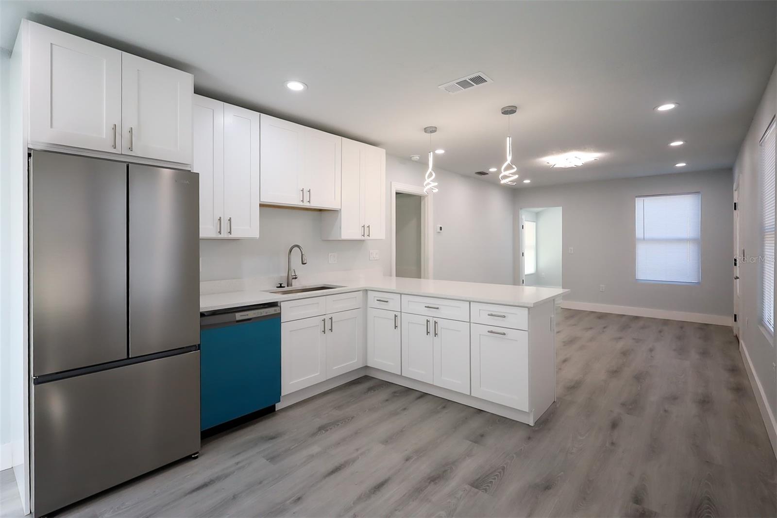 807 E NORFOLK ST — photo 12