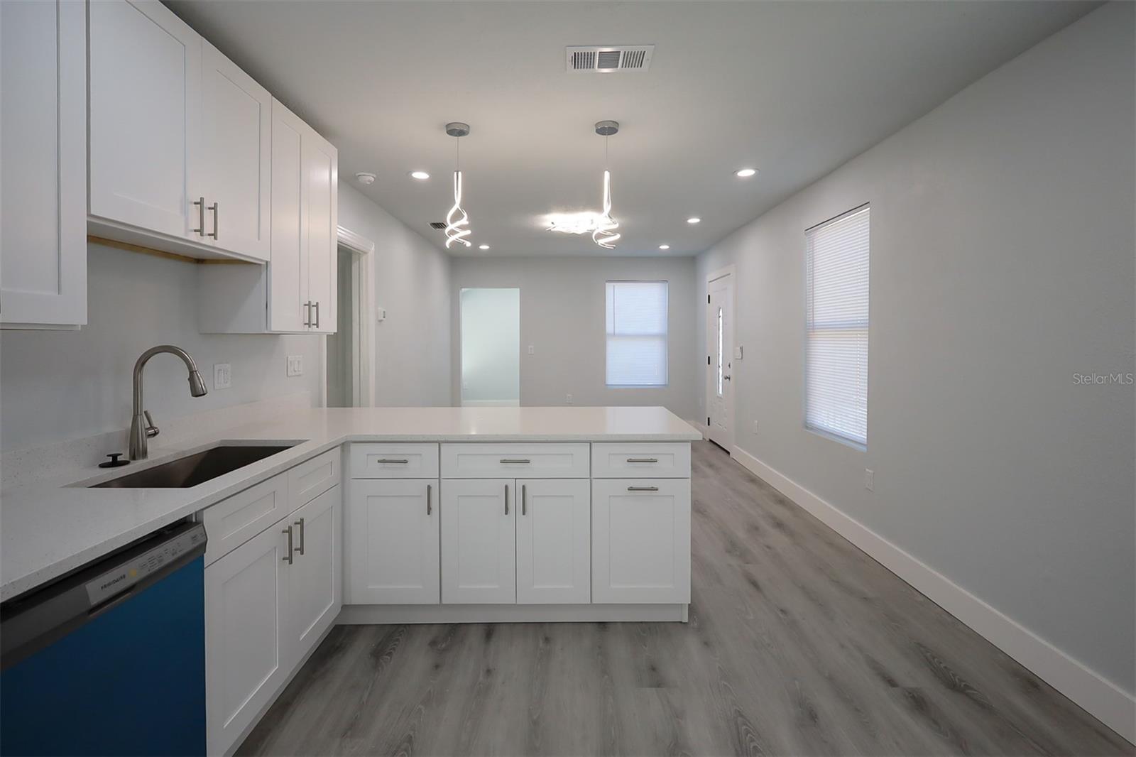 807 E NORFOLK ST — photo 13
