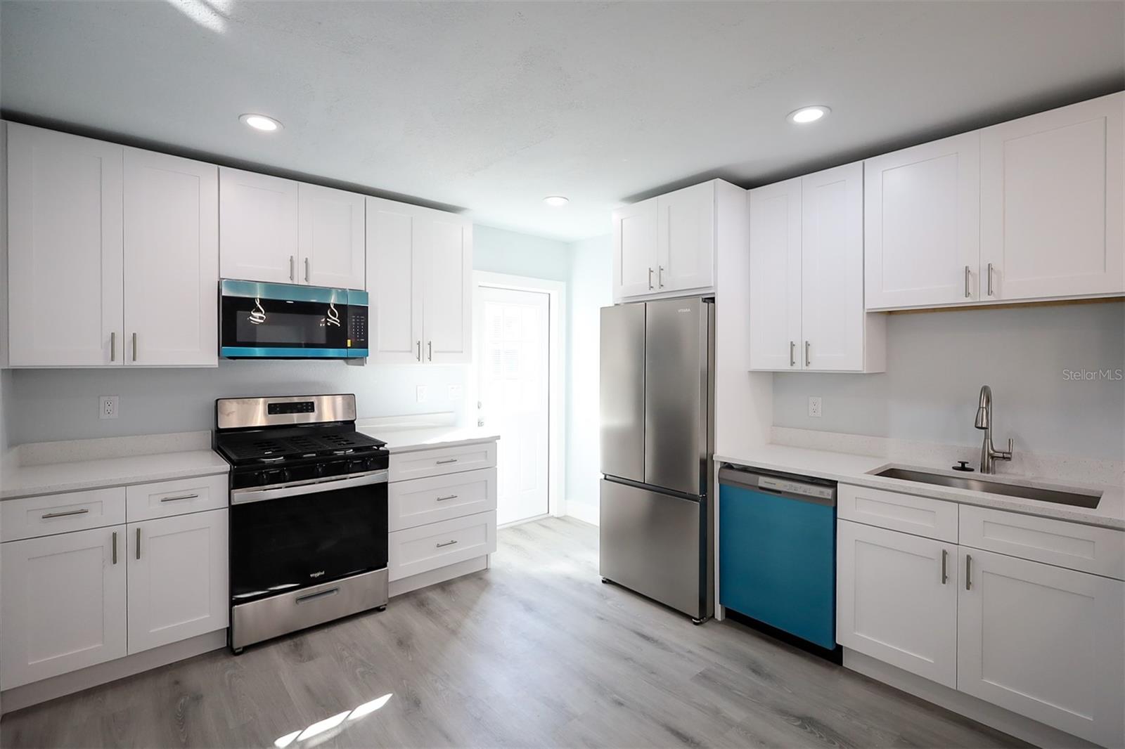 807 E NORFOLK ST — photo 11