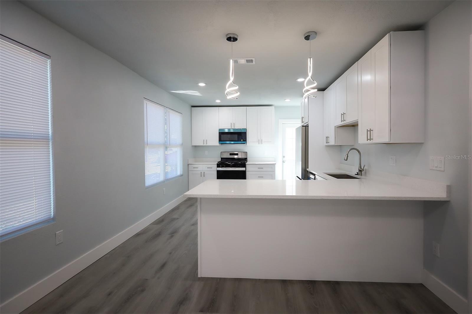 807 E NORFOLK ST — photo 15