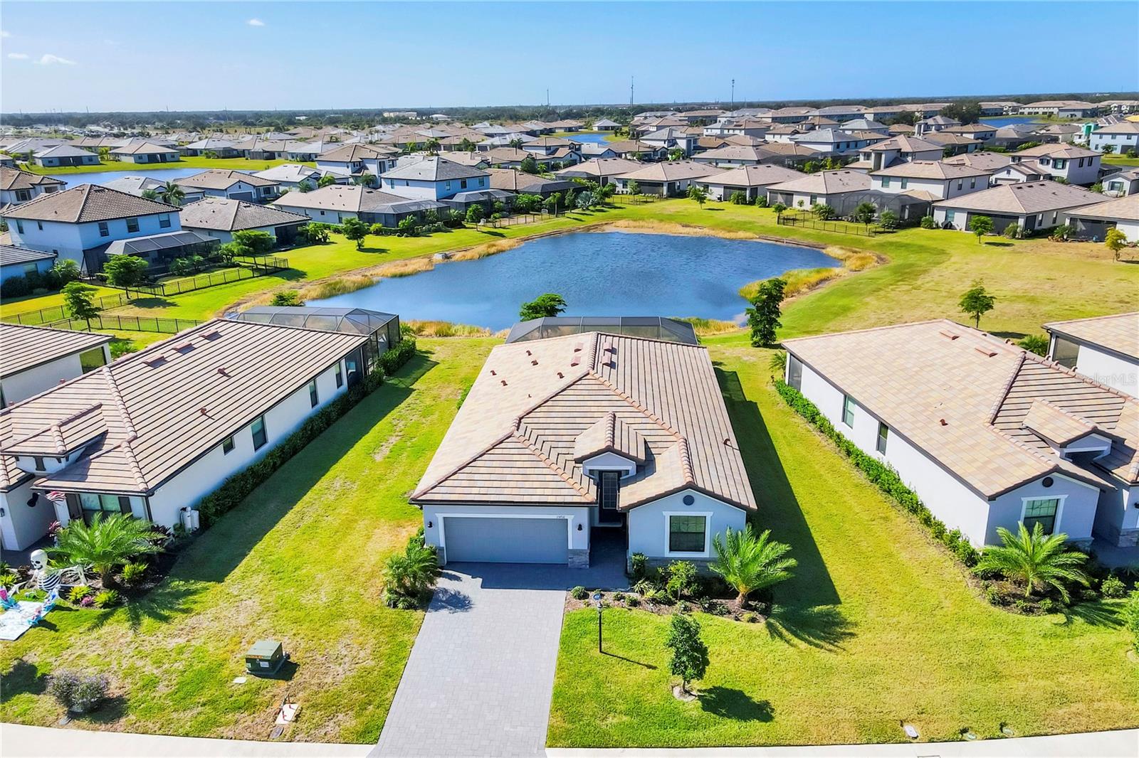 15716 BAREFOOT BEACH DR — photo 4