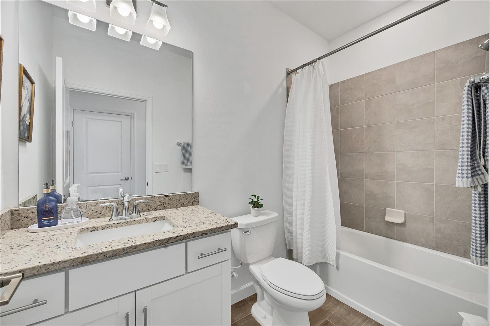 15716 BAREFOOT BEACH DR — photo 13