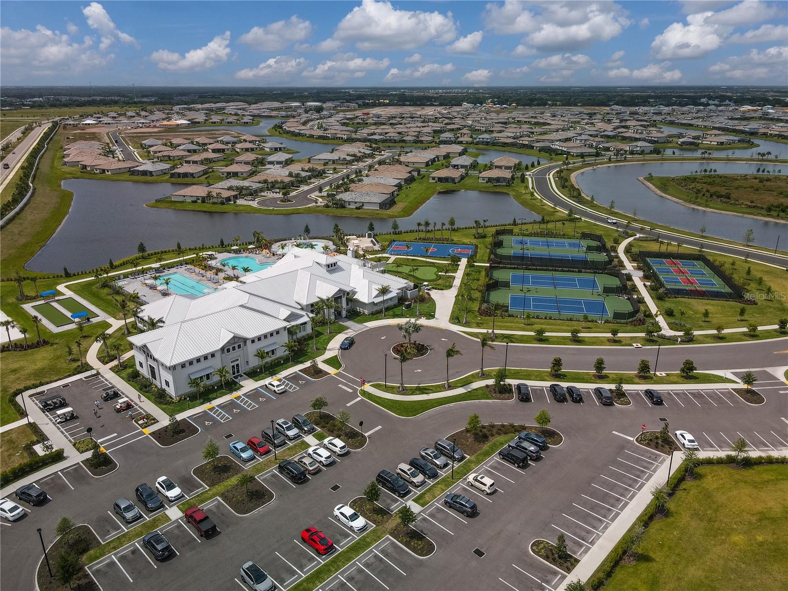 15716 BAREFOOT BEACH DR — photo 34
