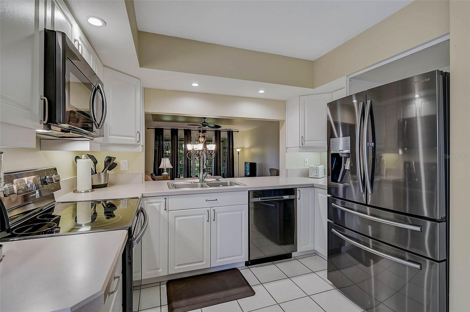 7341 GOLF POINTE CIR — photo 9