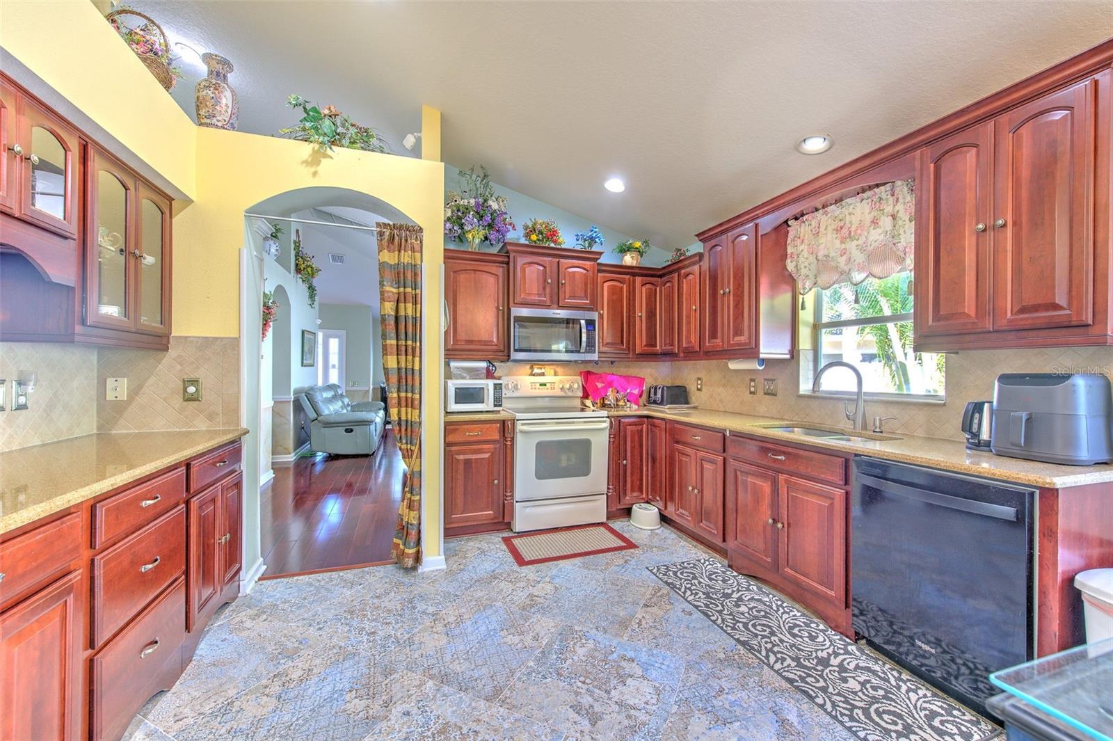 13326 EVENING SUNSET LN — photo 31