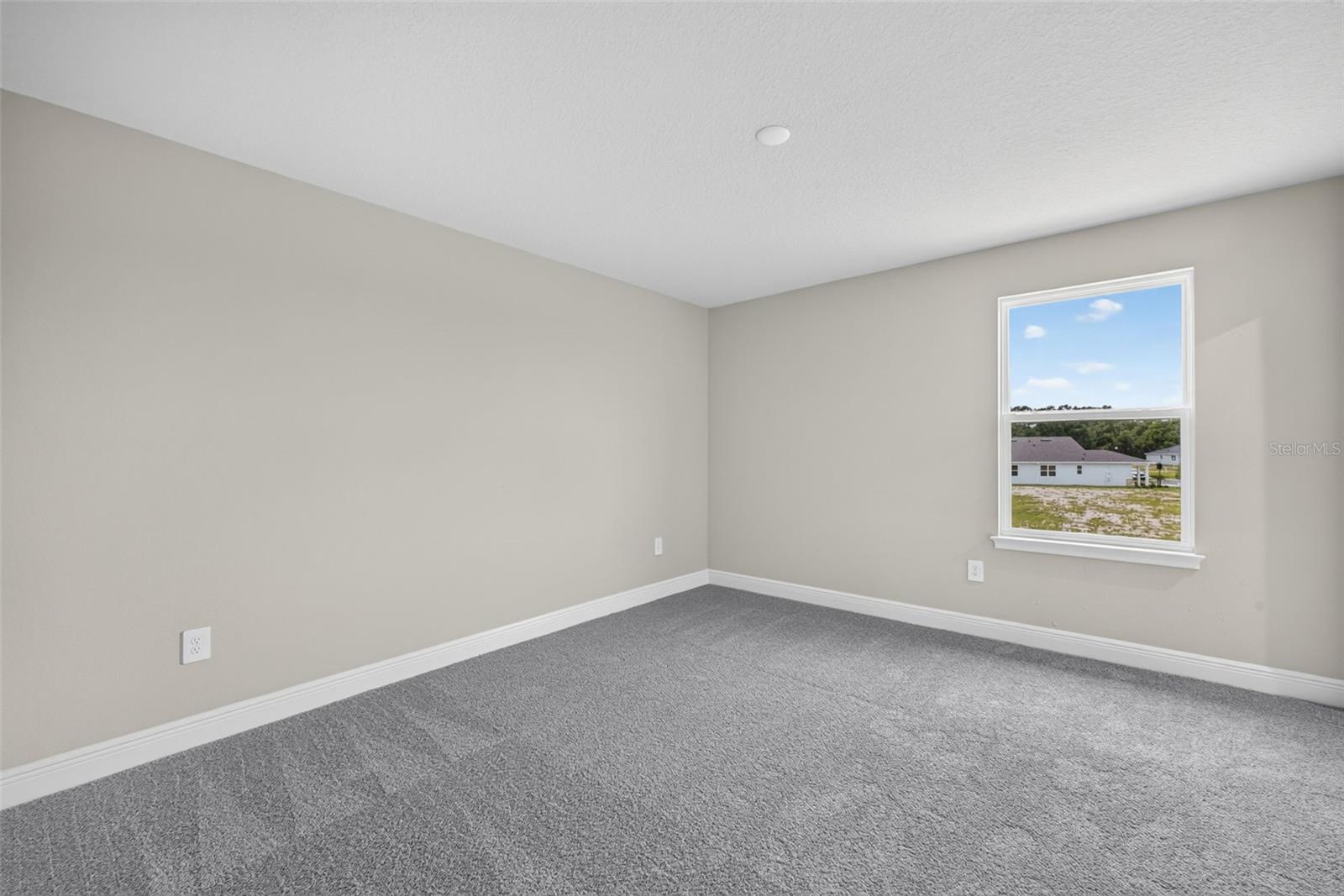 12927 PIERCE ST — photo 30