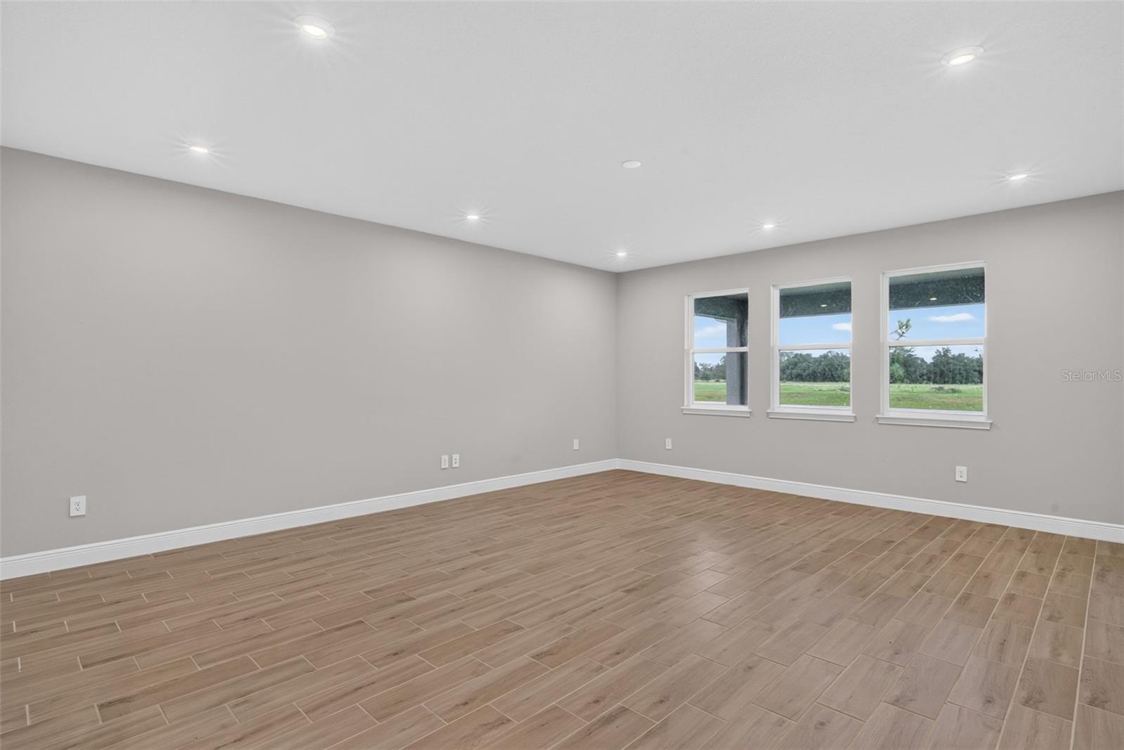 12927 PIERCE ST — photo 13