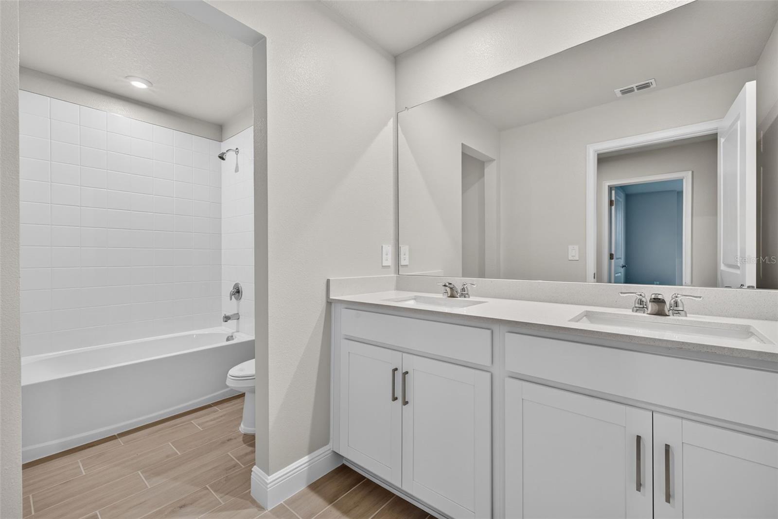 12927 PIERCE ST — photo 32