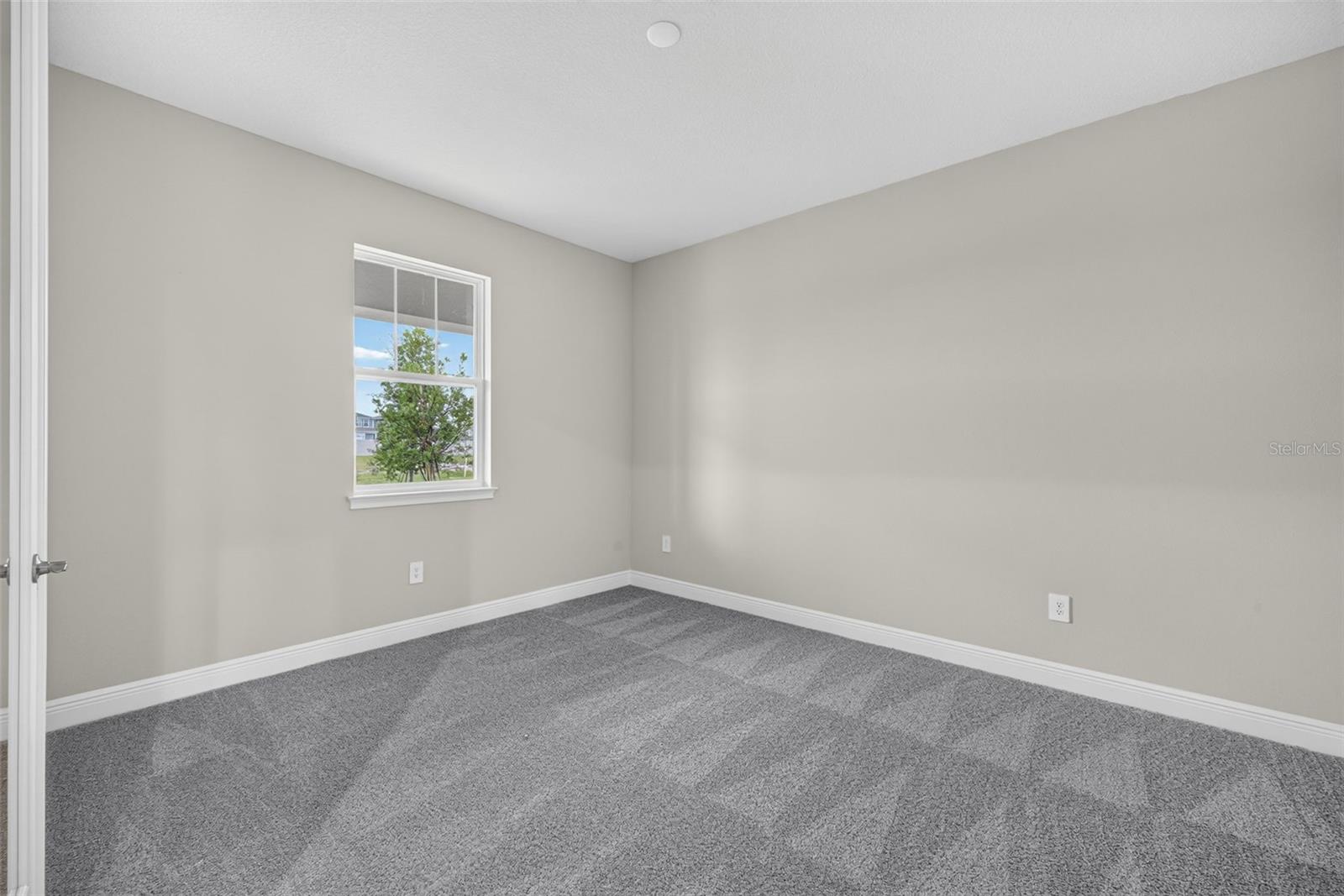 12927 PIERCE ST — photo 34