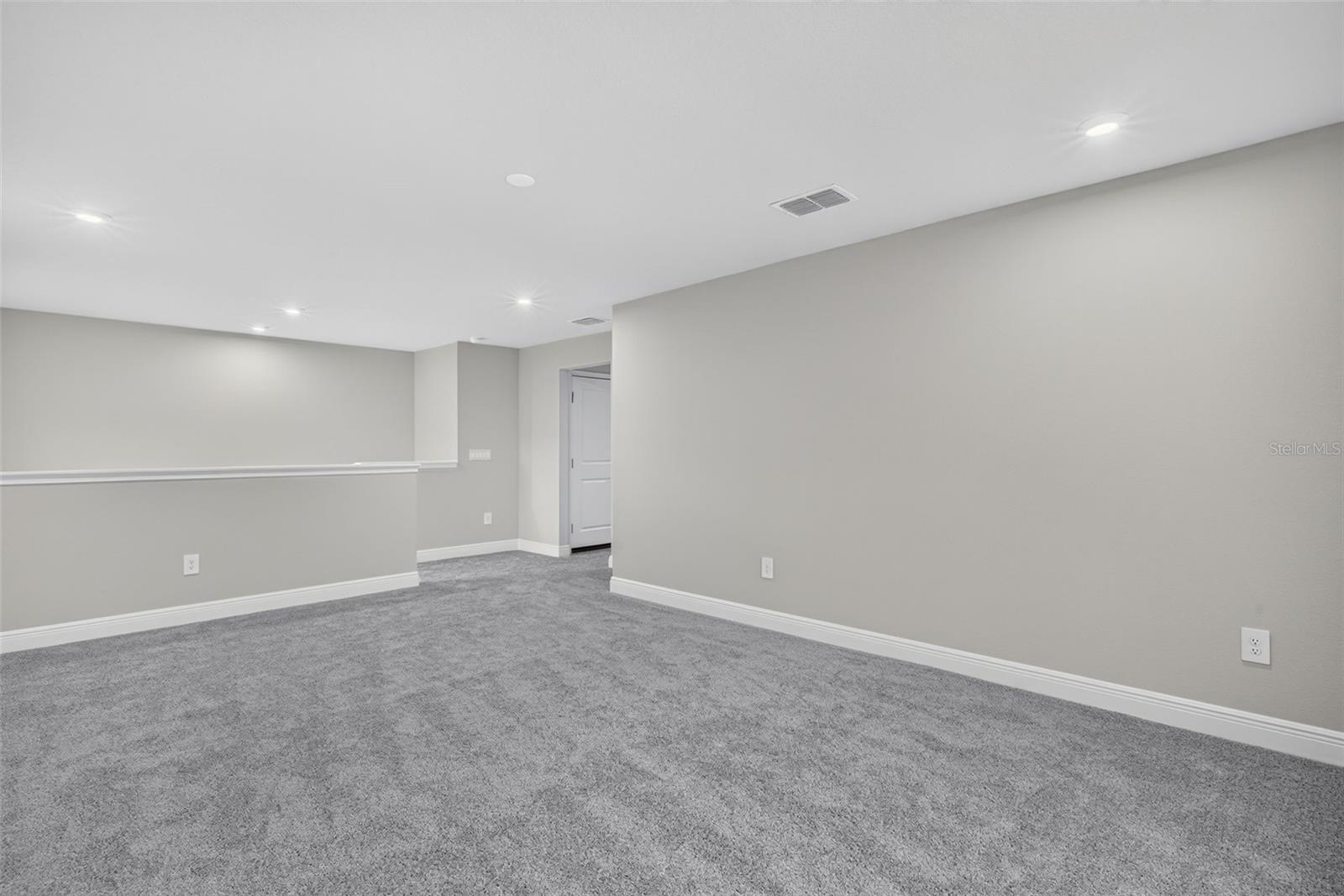 12927 PIERCE ST — photo 18