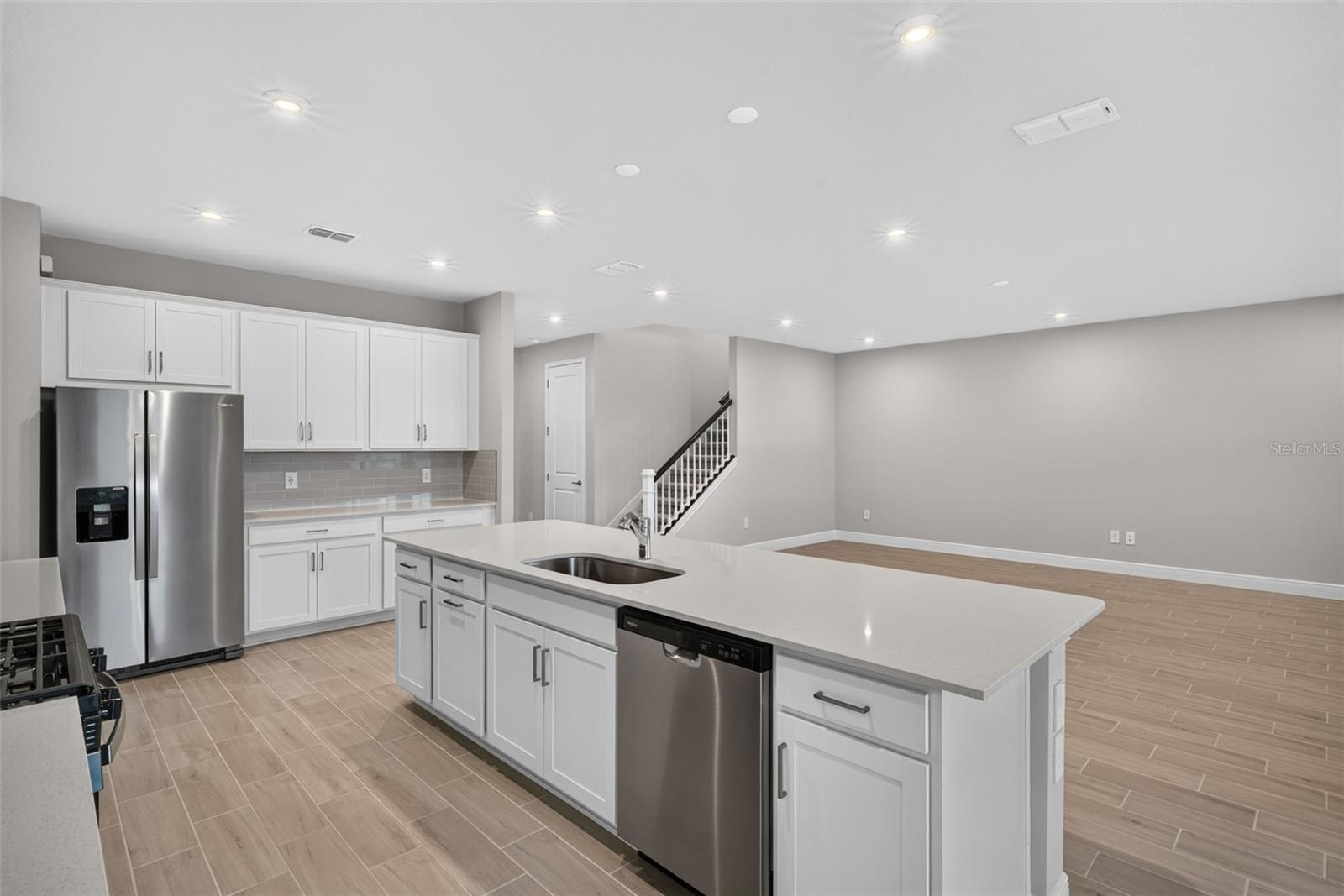 12927 PIERCE ST — photo 8